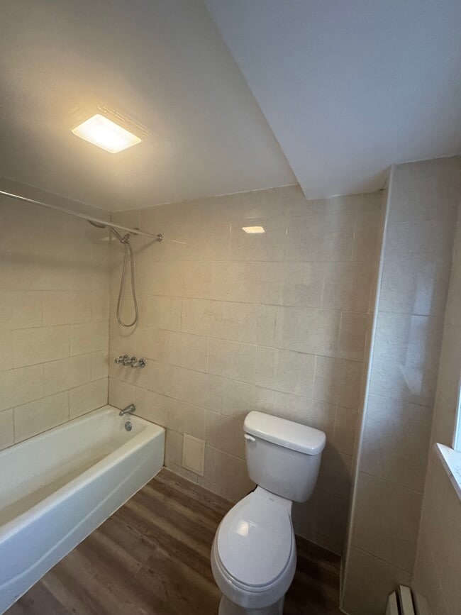 Bathroom - 39 Silver St