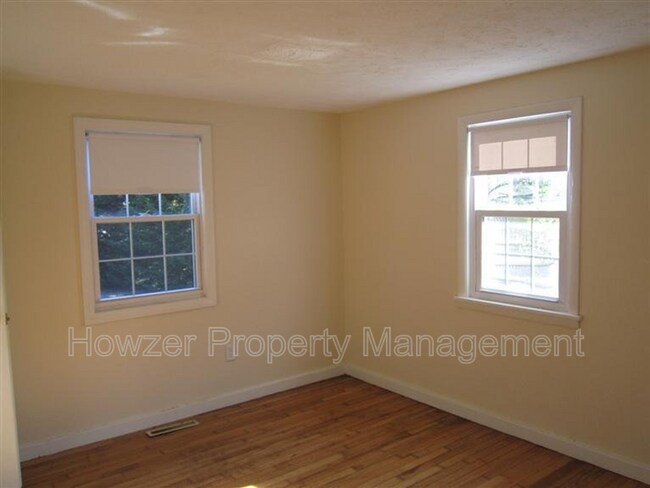 Foto del edificio - 10 Pine Grove Ave