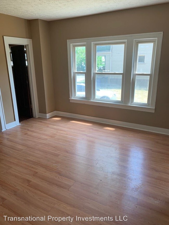 Building Photo - 2 br, 1 bath Apartment - 13436 Hartford Ave.