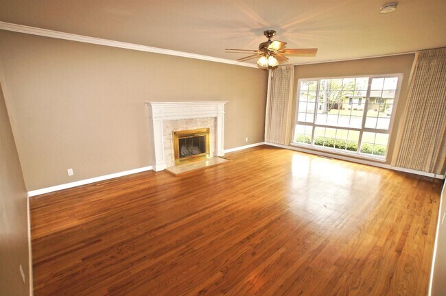 Building Photo - 3074 Greentree Way
