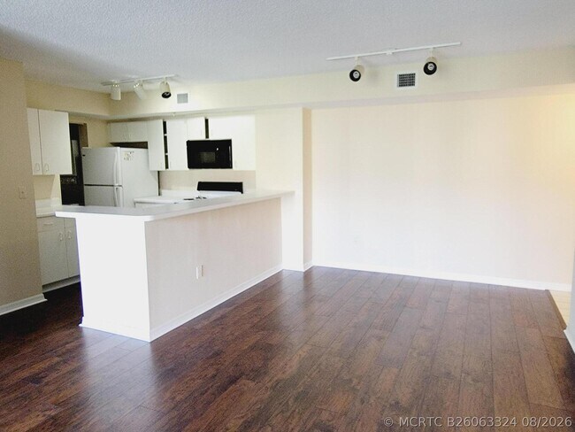 Building Photo - 2640 S University Dr