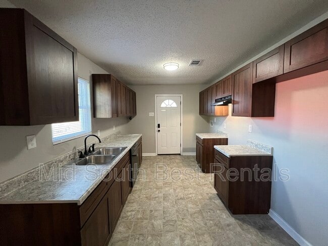 Building Photo - 863 Pawnee Ave