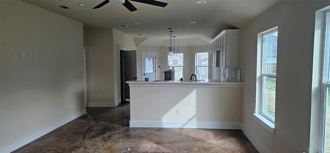 Foto del edificio - 7952 Hull Ave