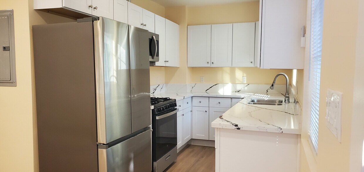 7714 Faust Ave, West Hills, CA 91304 Condo for Rent in West Hills, CA