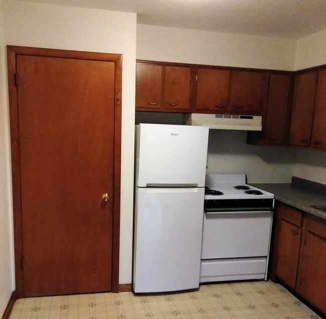 Kitchen - 218 Grand Ave