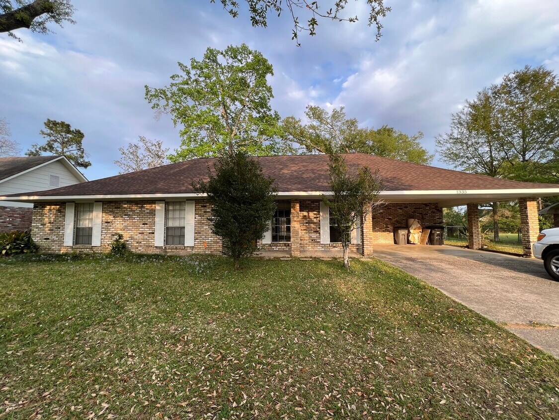 1335 Sherwood Forest Blvd, Baton Rouge, LA 70815 House Rental in
