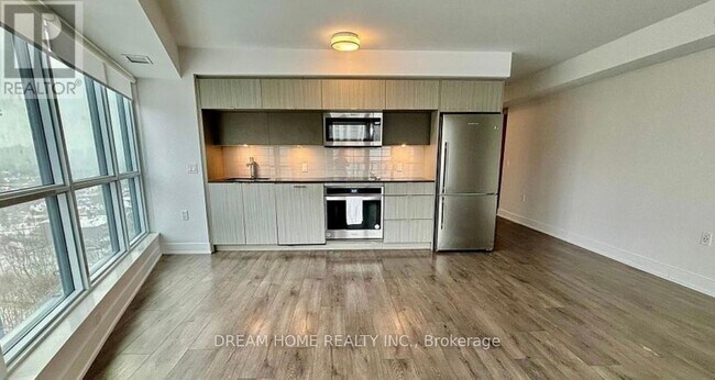 Photo du bâtiment - 585-1585 Bloor St E