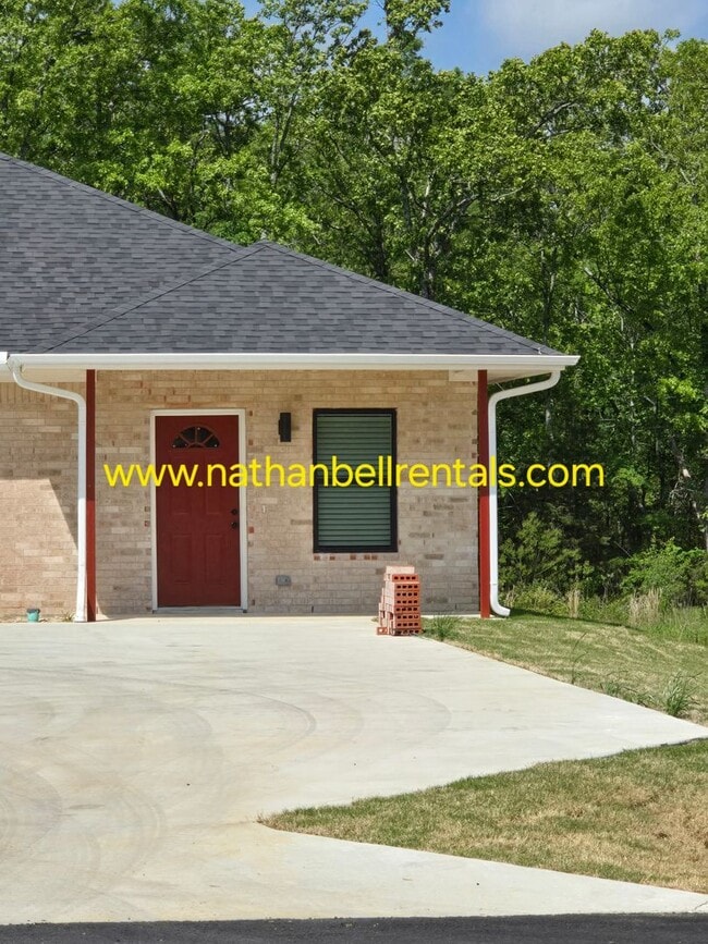 Building Photo - 264-66 Chisholm Trl