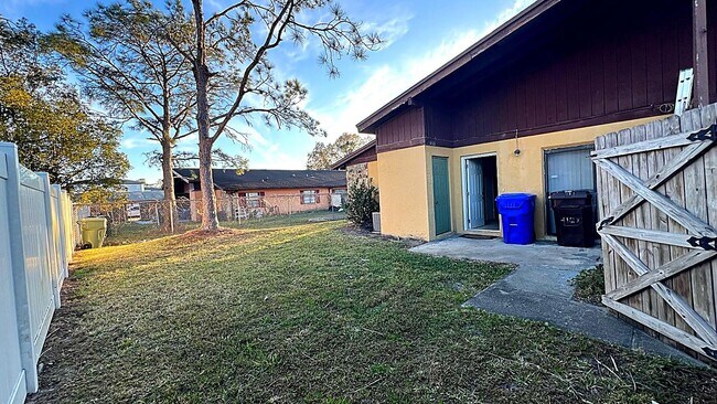 Foto del edificio - 4166 Flying Fortress Ave