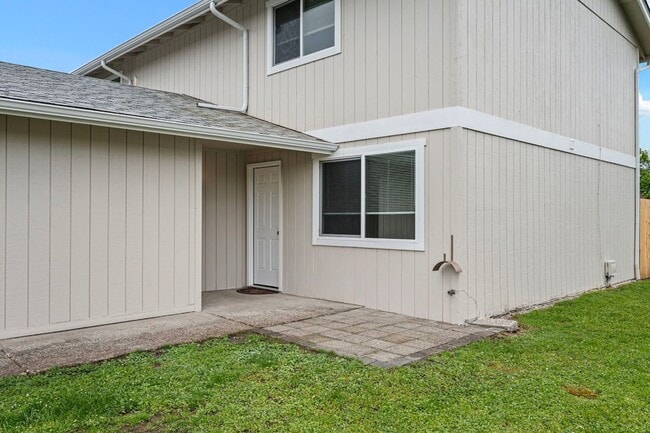 Photo - 2-Story Newly Remodeled 2-Bedroom, 1.5-Bath Duplex In Springfield! House