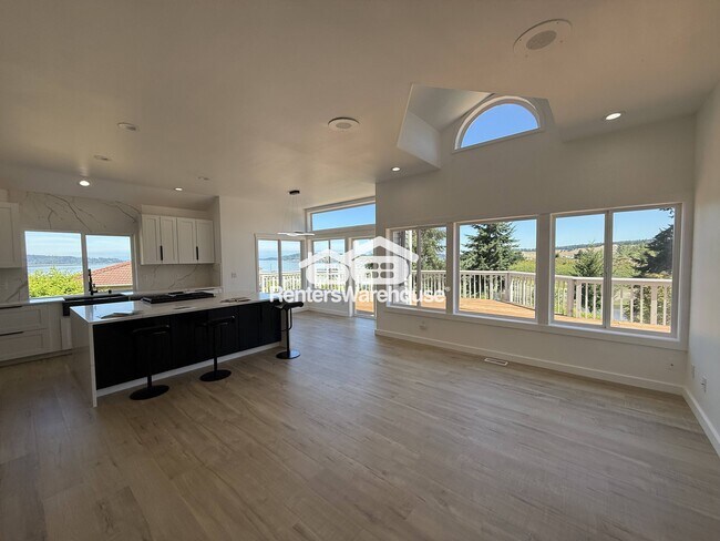 Foto del edificio - 2805 Chambers Bay Dr