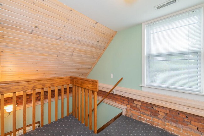 Unit entry - 218 Woodward Ave