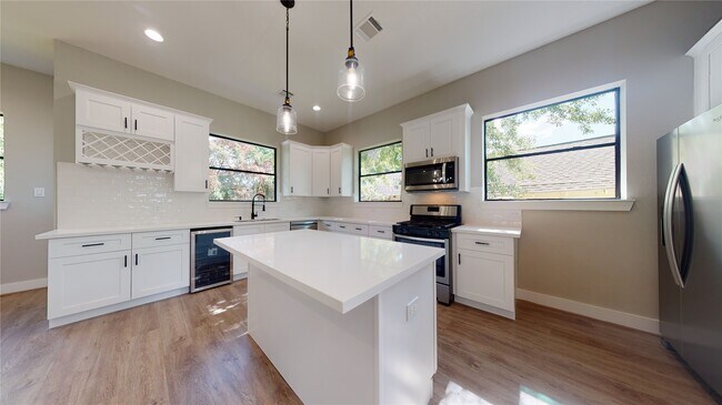 Foto del edificio - 806 E 39th St