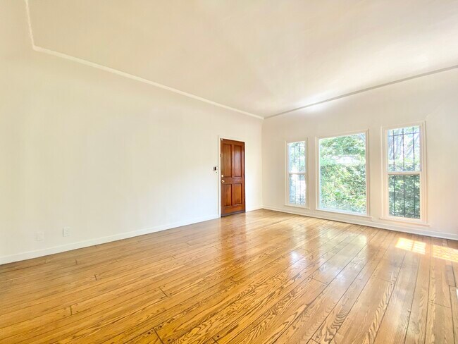 Foto del edificio - 321 S Reeves Dr