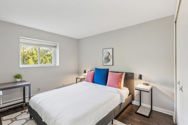 Foto del edificio - 5556 Broadview Rd
