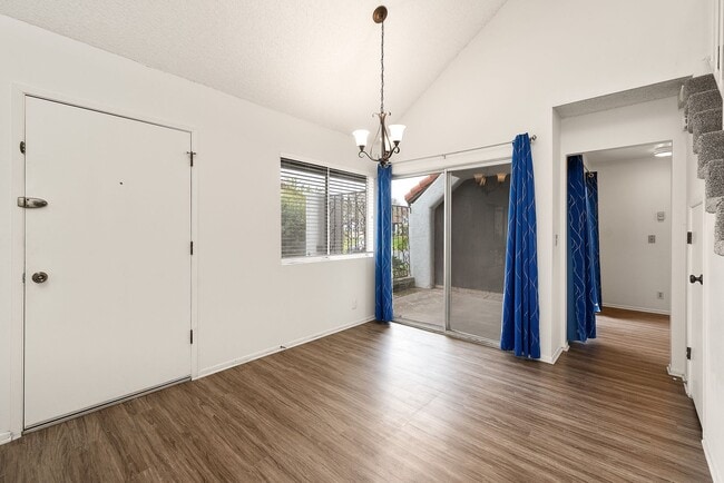 Building Photo - Condo for rent in Santa Barbara Near UCSB