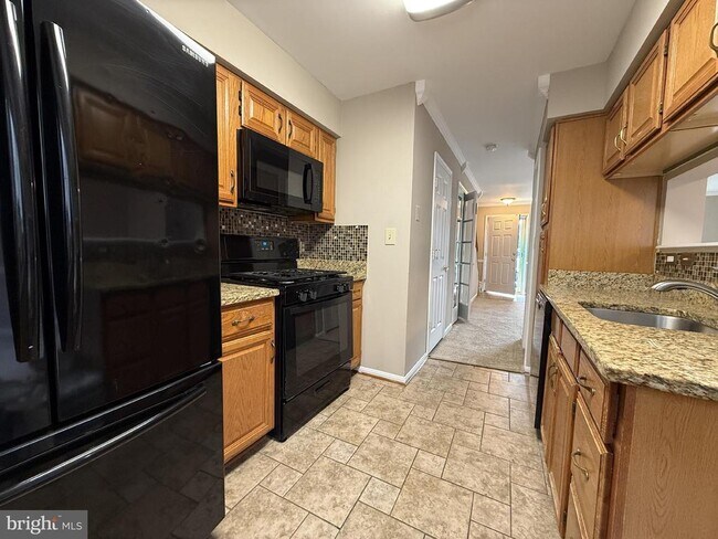 Foto del edificio - 16926 Point Pleasant Ln