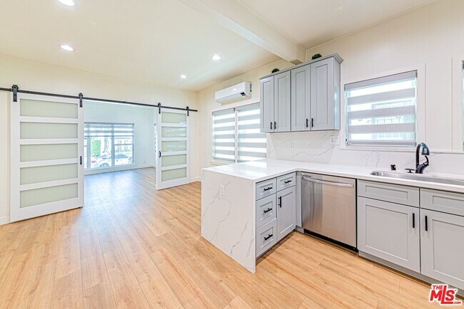 Building Photo - 1268 S Citrus Ave