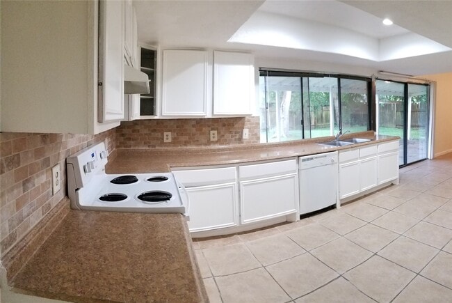 Foto del edificio - 15803 Danford Dr