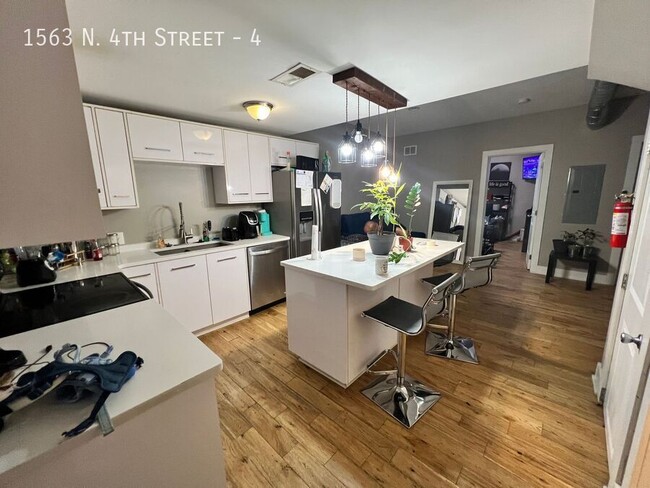 Foto del edificio - 1563 N 4th St
