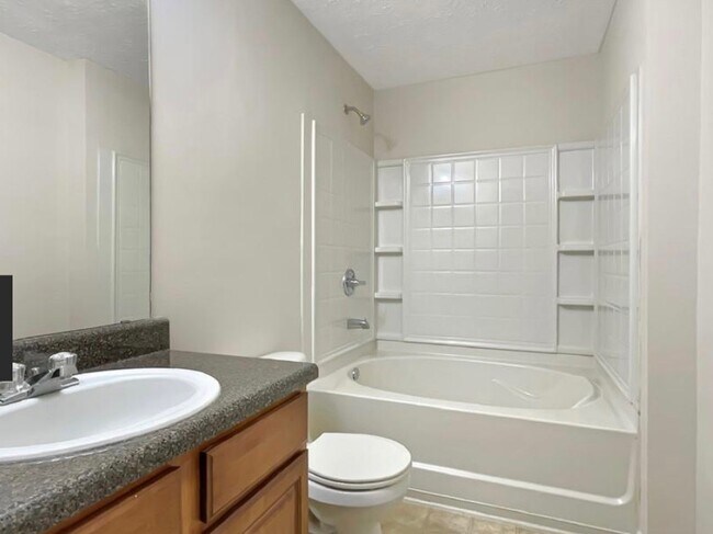 Building Photo - 13201 Fairington Ridge Cir