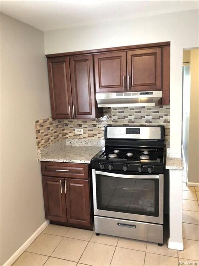 Foto del edificio - Charming 3-Bedroom Home with Private Yard in a Prime Location!