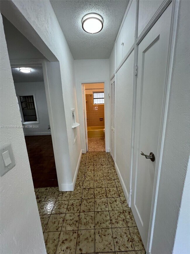 Foto del edificio - 3110 SW 23rd Terrace