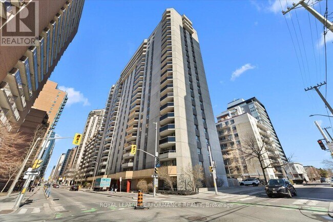 Photo du bâtiment - 470 Laurier Ave W