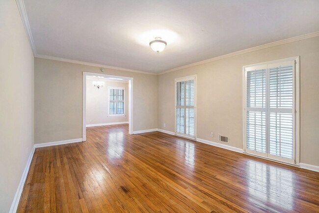 Building Photo - 3 bdrm, 2 bath home near Emory & CDC - lan...