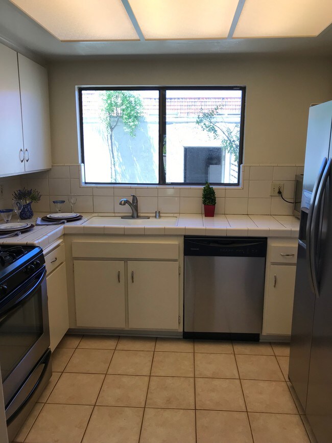 Kitchen - 28009 Ridgecove Ct N