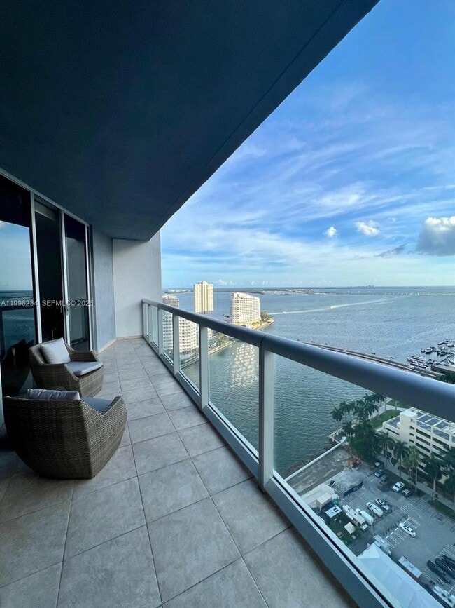 Building Photo - 495 Brickell Ave