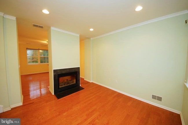 Building Photo - 62 Scarlet Oak Dr