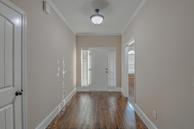 Building Photo - 1328 Royal Oak St