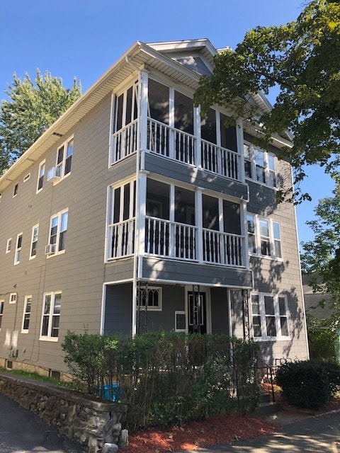 Building Photo - 53 Pilgrim Ave