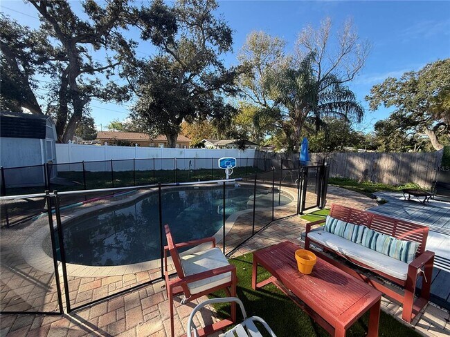 Foto del edificio - 3066 19th Pl SW