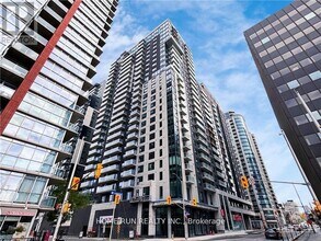 Building Photo - 180 George St