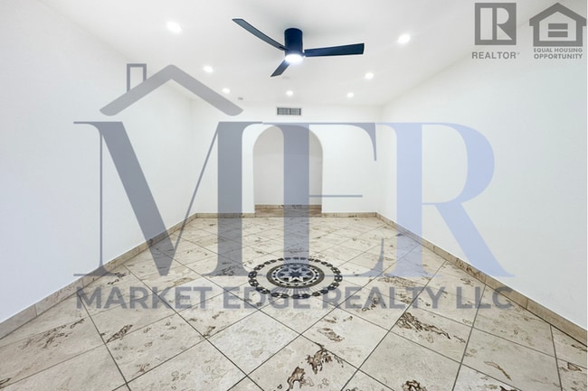 Building Photo - 5Bed/2Bath Home at Southern/Mill Ave! $399...