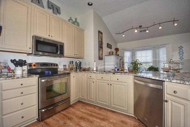 Building Photo - 5900 Mossy Oaks Dr
