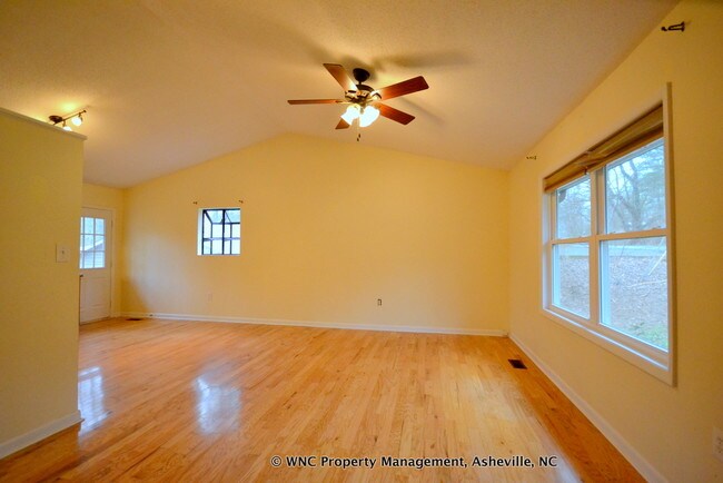 Building Photo - 394 Royal Pines Dr
