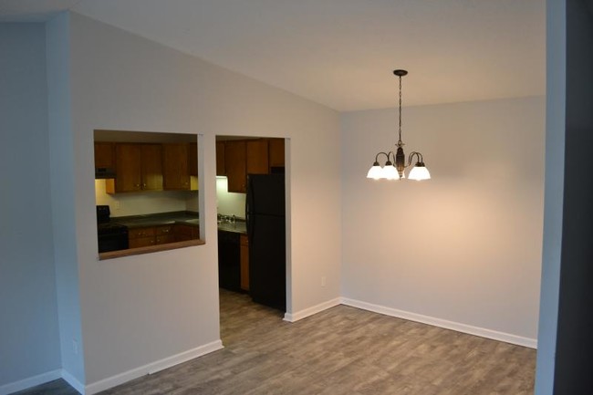 Foto del edificio - 7230 Creekview Dr
