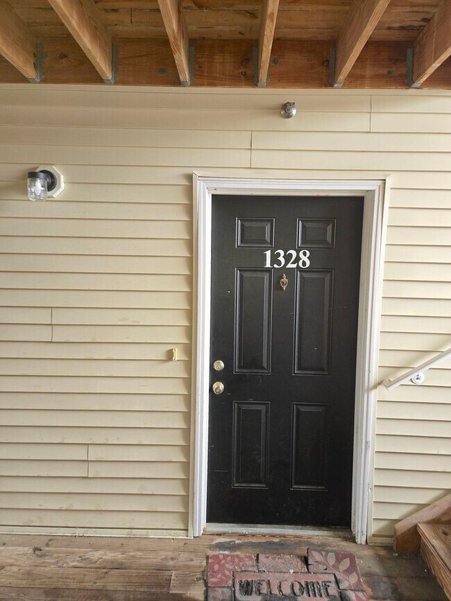 Foto del edificio - Gated community, 2nd fl condominium with 3...