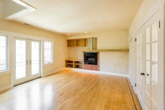 Building Photo - 6449 Benvenue Ave