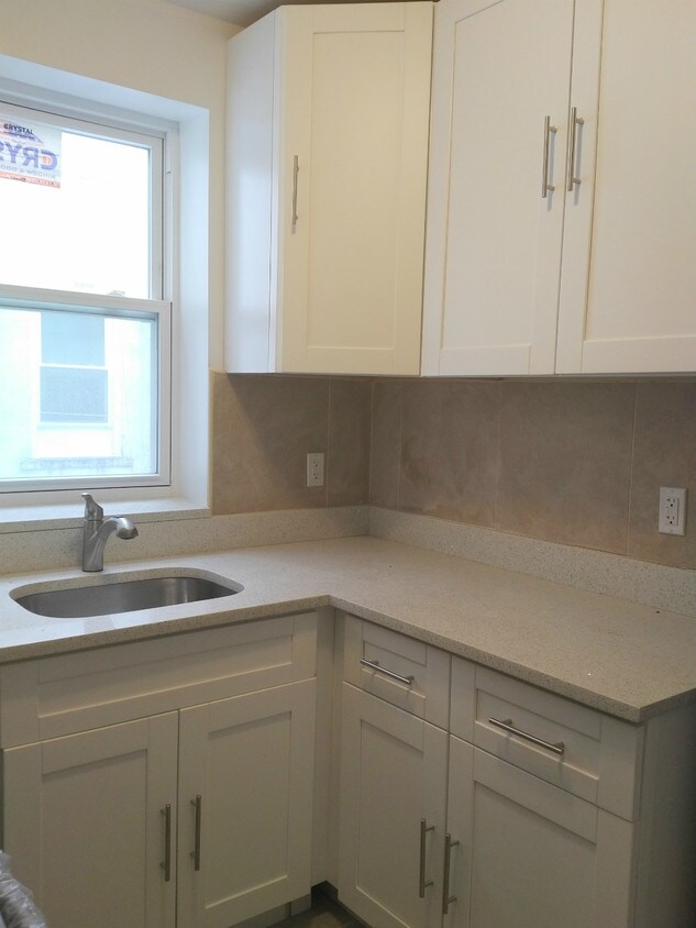 Building Photo - 136 W 28th St