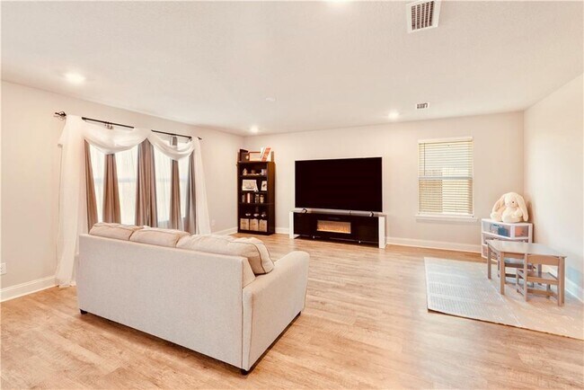 Building Photo - 8120 Fairview Ct