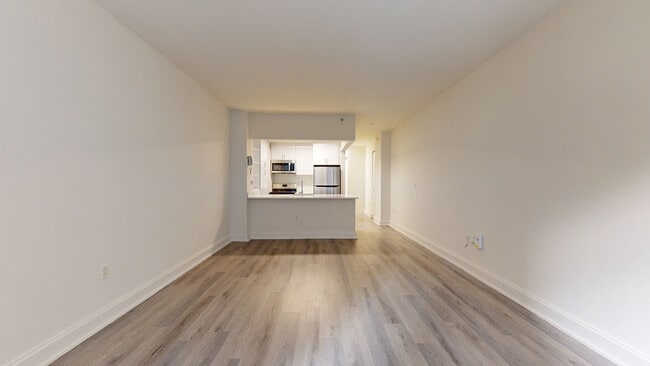 Interior Photo - 10 Hanover Square