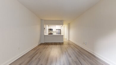 Interior Photo - 10 Hanover Square