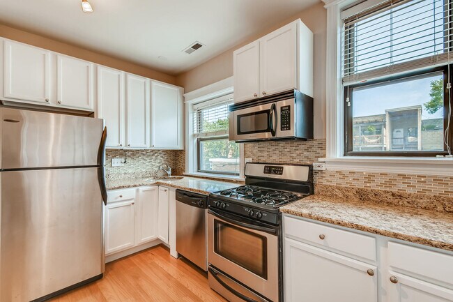 Kitchen - 4613 N Paulina St