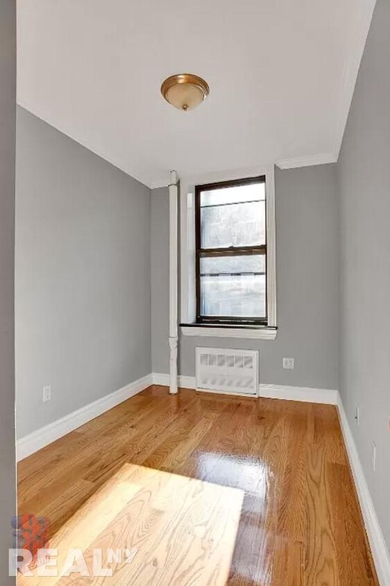 Foto principal - 424 E 9th St