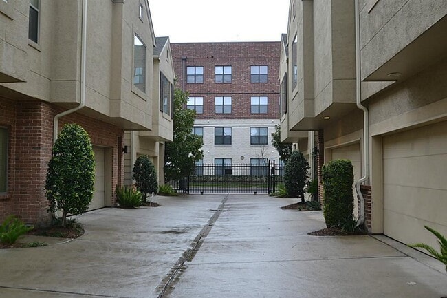 Building Photo - 3818 Center St