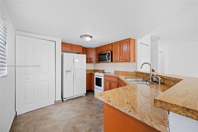 Foto del edificio - 301 NW 84th Ct